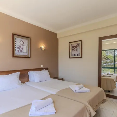 #384 Bright Pool View Ac & Balcony Apartament
